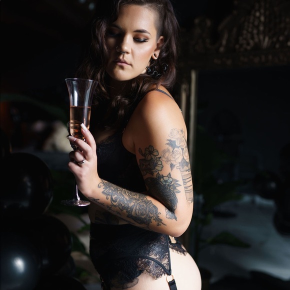 Meet your Posher, Karli - Picture 2 of 2